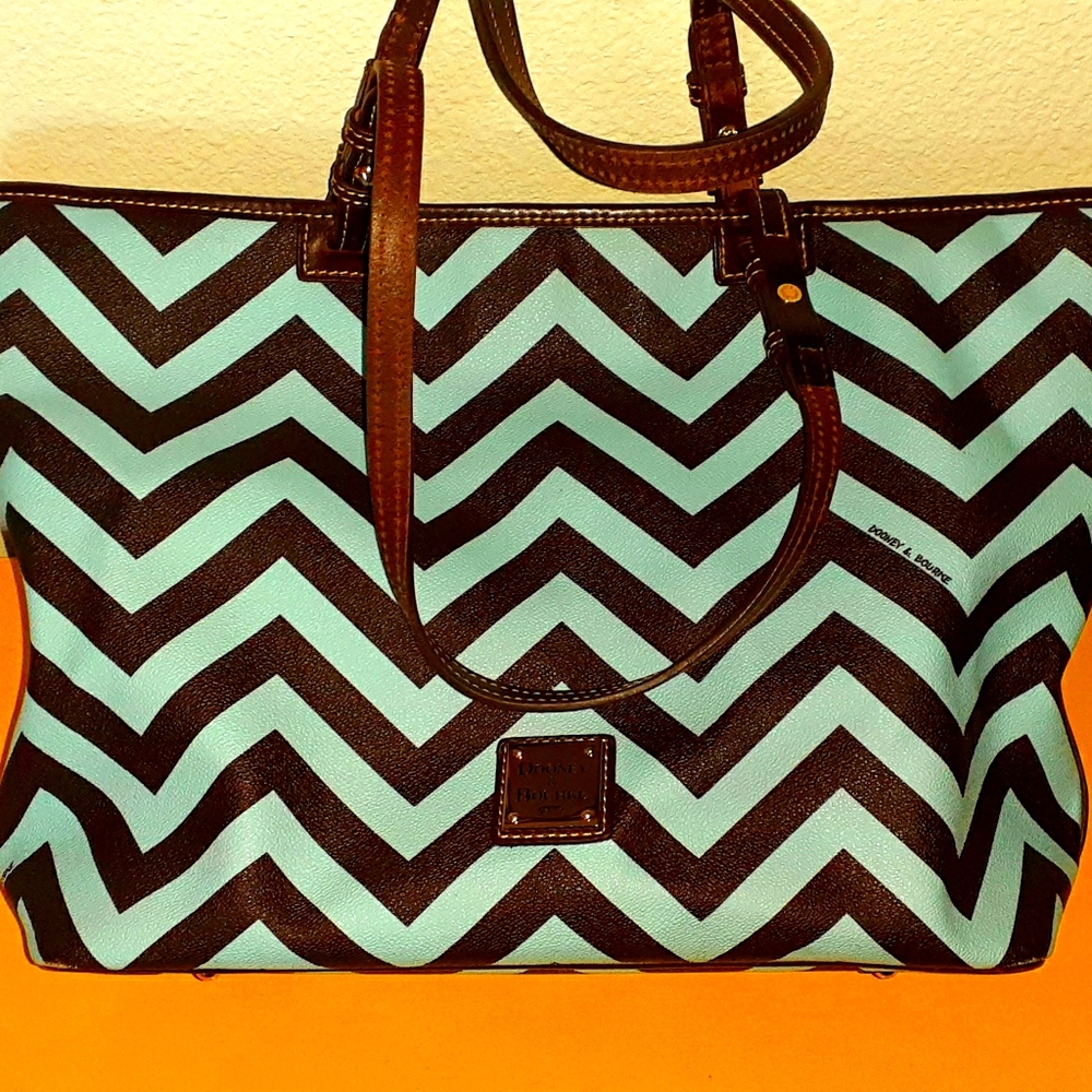 Dooney and Bourke Chevron Tote Handbag!!
